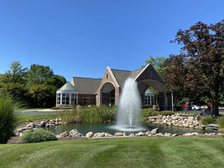 The Benefits of Pet Therapy for Seniors in Assisted Living Manoogian