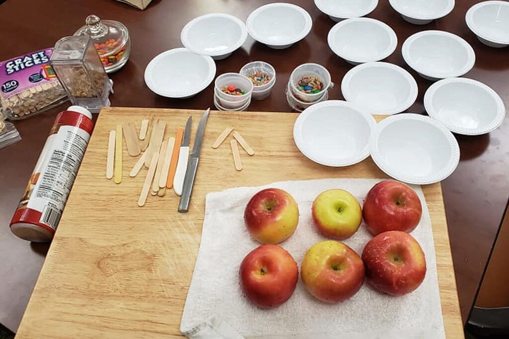 Making caramel apples